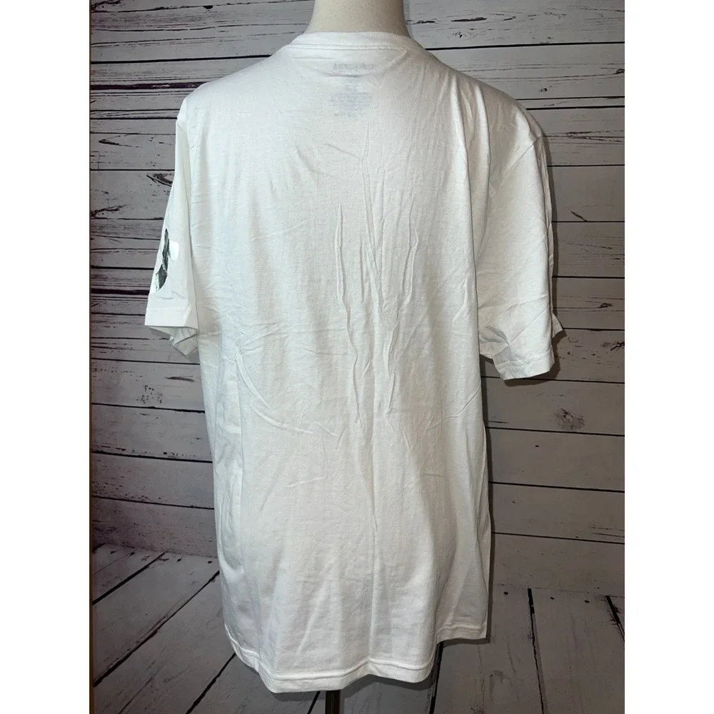 True Religion Tee Shirt Graphic White Mens Large‎ Short sleeve Vneck NWOT Silver